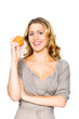 Blonde Frau mit Orange lächelt Blonde Frau mit Orange lächelt