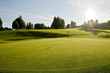 sonniger Golfplatz