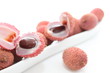 Litchis coupés en deux
