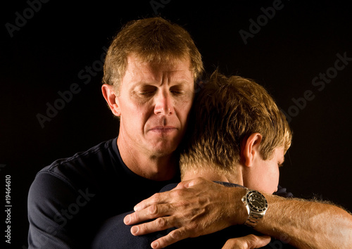Foto: emotional embrace - father hugging son emotional embrace - father hugging son