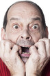 homme âgé effrayé peur