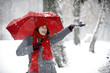 Photo: Frau fängt Schneeflocken Frau fängt Schneeflocken