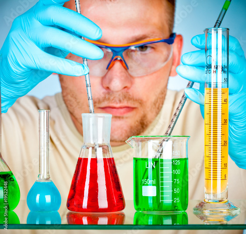 Foto: Young scientist in laboratory with test tubes Young scientist in laboratory with test tubes