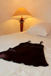 chemise de nuit sur le lit