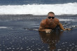 homme dans l'eau