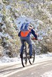 Ciclista in mountain bike