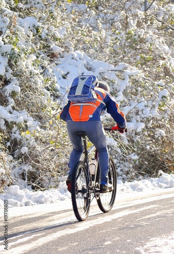 Ciclista in mountain bike