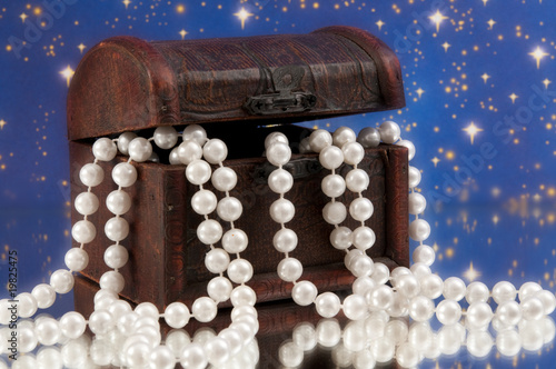 Photo: Schmuckschatulle mit Perlenschmuck Schmuckschatulle mit Perlenschmuck