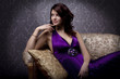 Photo en ligne au meilleur prix Glamorous girl on the couch