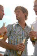 männer beim trinken