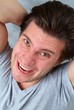 Lachende Gesicht eines Mannes der Bauchzüge macht. Gesicht.