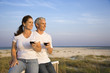 Foto: Couple Drinking Wine on Beach Couple Drinking Wine on Beach