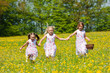 Ostern - Kinder suchen Ostereier