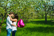 Verliebtes Paar mit Luftballon