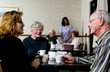 Foto: Seniors socializing Seniors socializing