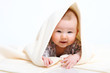 baby mit kuscheldecke