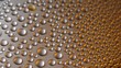 Wassertropfen auf Metall
