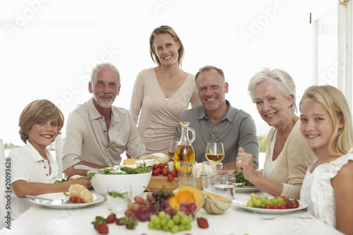 Foto: Beautiful family having lunch Beautiful family having lunch