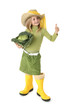 Jeune fille , bottes jaune, un choux vert et un chapeau de paill