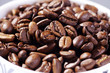 Kaffeebohnen in der Tasse