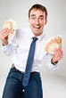 Mann mit 50 Euro Fächer