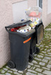 Übervolle Mülleimer