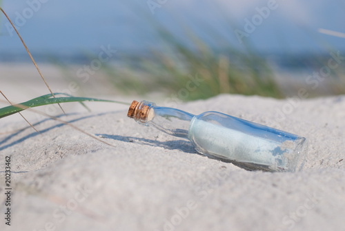Flaschenpost auf Düne Flaschenpost auf Düne