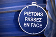 passer en face