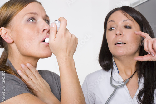 Photo: Woman with asthma Woman with asthma