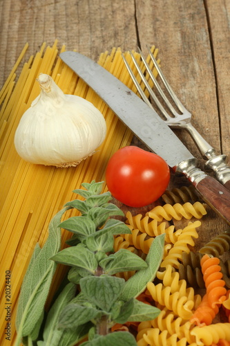 Nudeln mit Kräuter und Knoblauch Nudeln mit Kräuter und Knoblauch