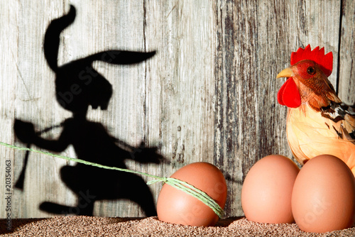 Photo: Osterhase klaut ein Ei Osterhase klaut ein Ei