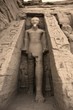 Foto: Statue of Rameses II outside the Hathor Temple of Queen Nefertari. UNESCO World Heritage Site known as the Nubian Monuments. Abu Simbel, West Bank of Lake Nasser, southern Egypt. Africa Statue of Rameses II outside the Hathor Temple of Queen Nefertari. UNESCO World Heritage Site known as the Nubian Monuments. Abu Simbel, West Bank of Lake Nasser, southern Egypt. Africa