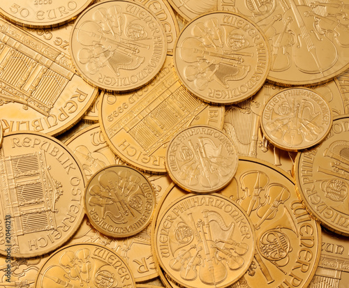 Photo: Geldanlage in echtem Gold als Goldbarren und Goldmünzen Geldanlage in echtem Gold als Goldbarren und Goldmünzen