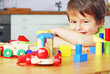 Kind mit Spielzeug