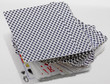 jeu de cartes sur table réfléchissante jeu de cartes sur table réfléchissante