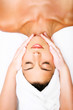 Foto: Close-up of a beautiful young woman getting a massage. Close-up of a beautiful young woman getting a massage.