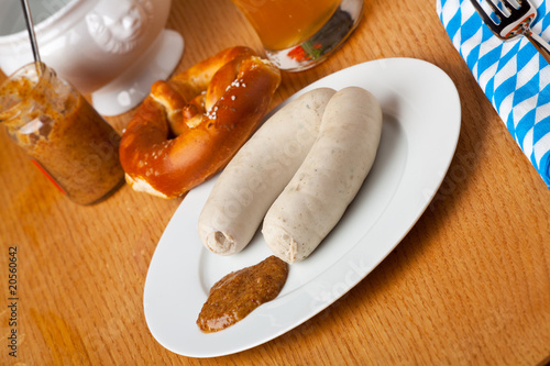 Foto: zwei bayerische Weißwürste zwei bayerische Weißwürste