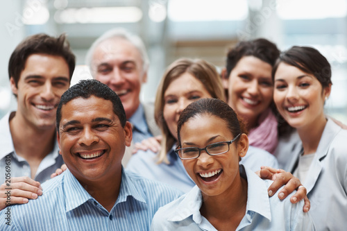 Foto: Group of diverse business colleagues enjoying success Group of diverse business colleagues enjoying success