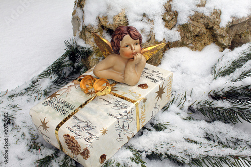 Foto: Weihnachtsgeschenk im Schnee Weihnachtsgeschenk im Schnee