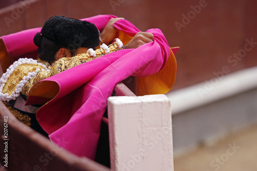 Photo: torero y capote torero y capote