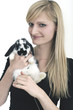 junge Frau mit Hase