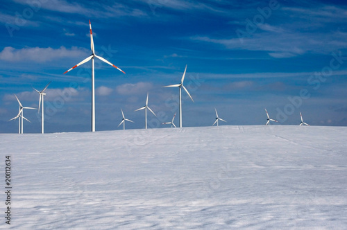 Foto: Windräder im Schnee Windräder im Schnee