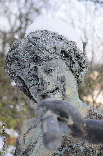 statue flutiste