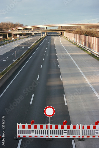 Foto: closed highway closed highway