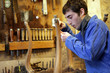 Ebéniste restaurant une table en bois