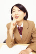 勉強する女子高校生
