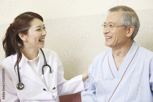 Photo: 女医と患者 女医と患者