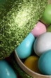 piccole uova di pasqua colorate