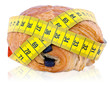 Pain au chocolat et mètre ruban