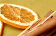 Getrocknete Orange mit Zimtstange Getrocknete Orange mit Zimtstange